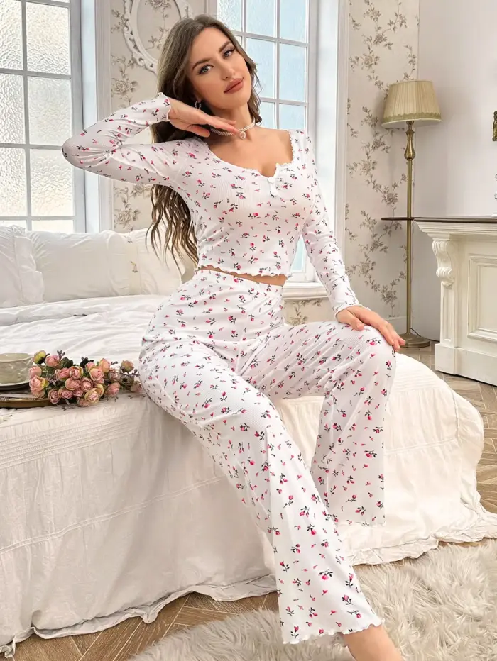 Floral Print Pyjamas Set For Women - Image 6