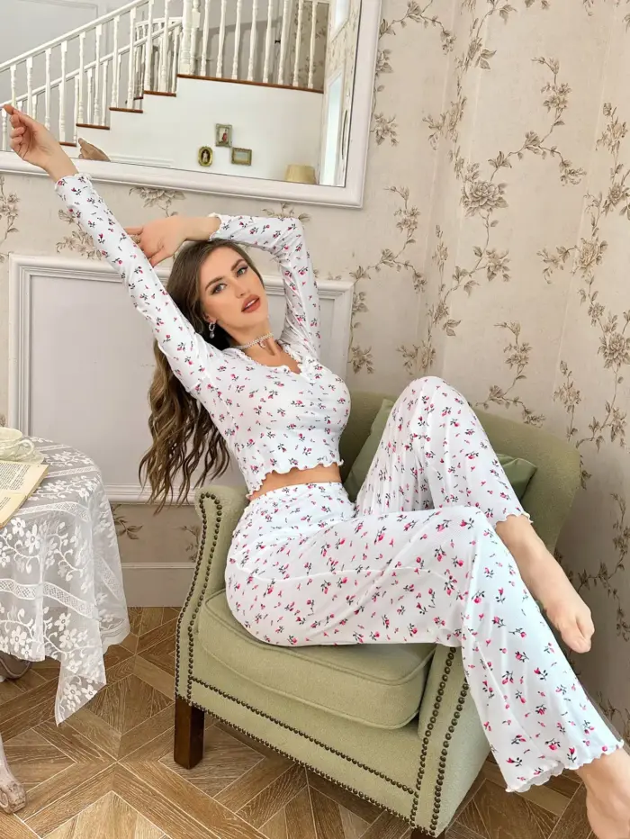 Floral Print Pyjamas Set For Women - Image 3