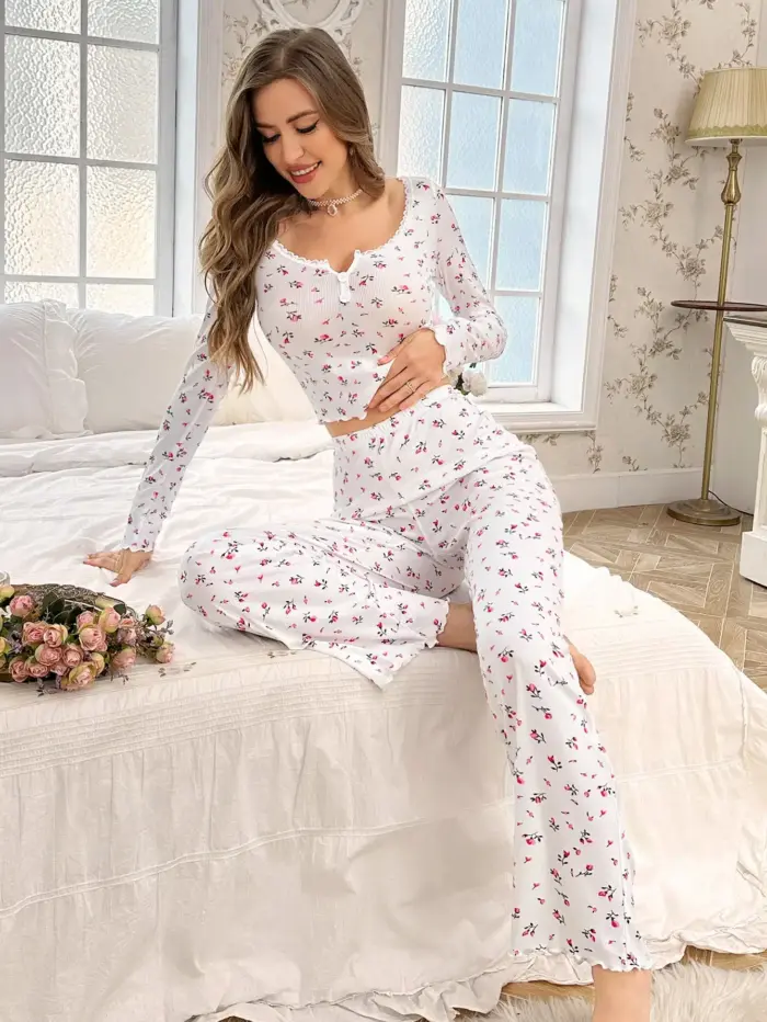 Floral Print Pyjamas Set For Women - Image 1