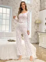Floral Print Pyjamas Set For Women - Image 2