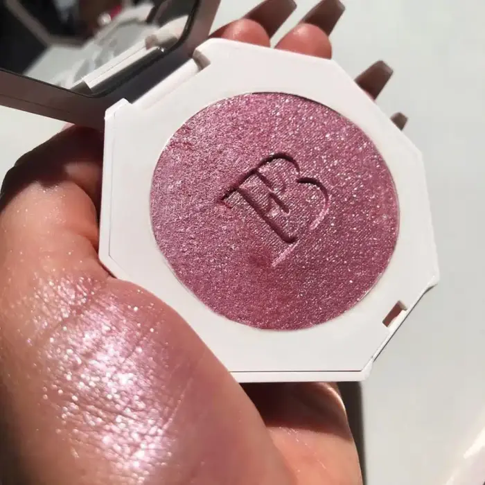 Shimmering Highlighter - Image 3