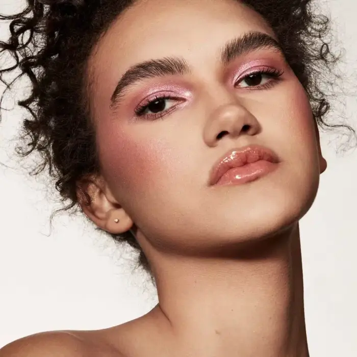 Shimmering Highlighter - Image 2