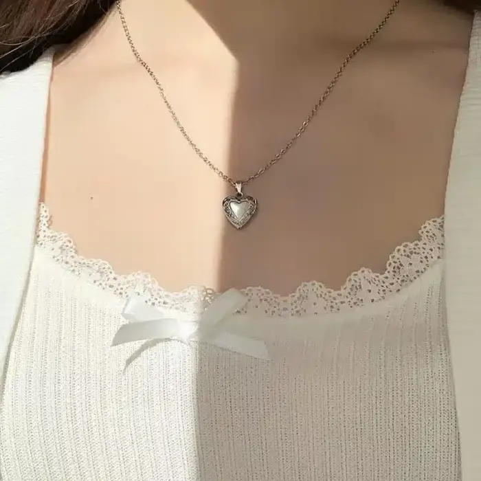 Heart Photo Frame Pendant Necklace For Women - Image 2