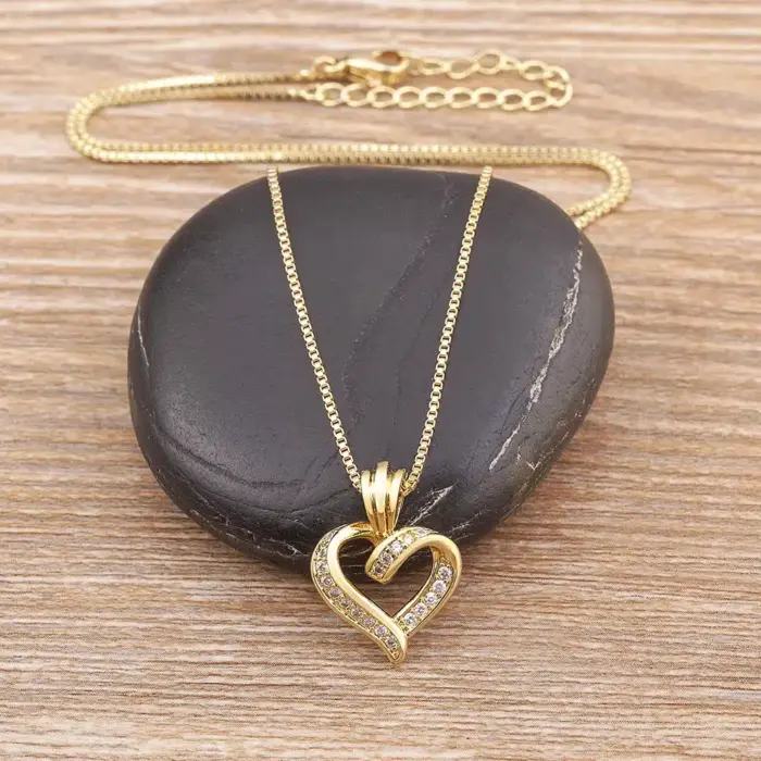 Shiny Heart Pendant Necklace For Women - Image 4
