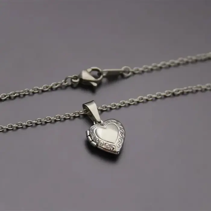 Heart Photo Frame Pendant Necklace For Women - Image 1