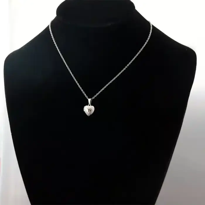 Heart Photo Frame Pendant Necklace For Women - Image 4
