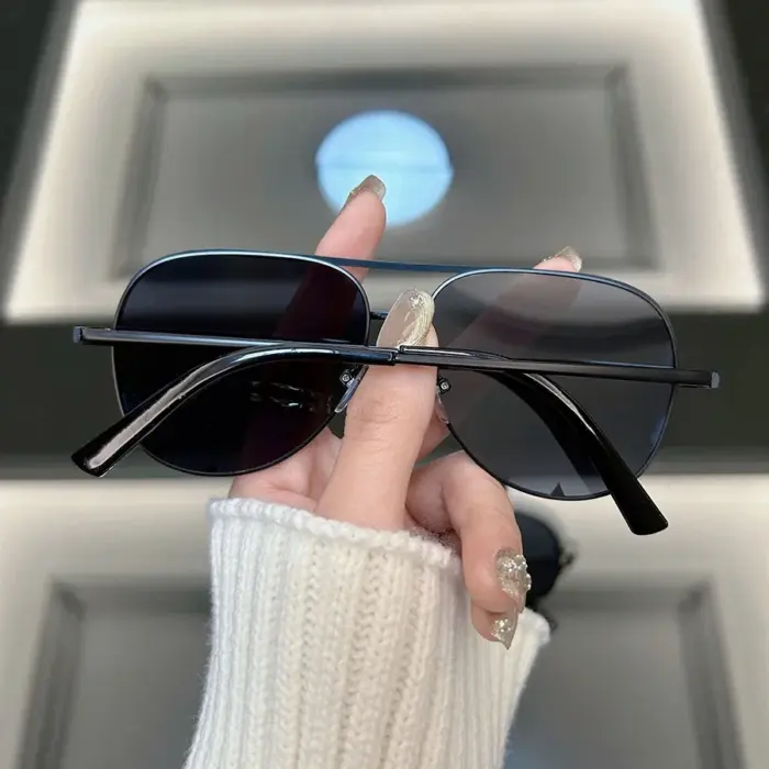 Vintage Oval Sunglasses For Women - Image 5