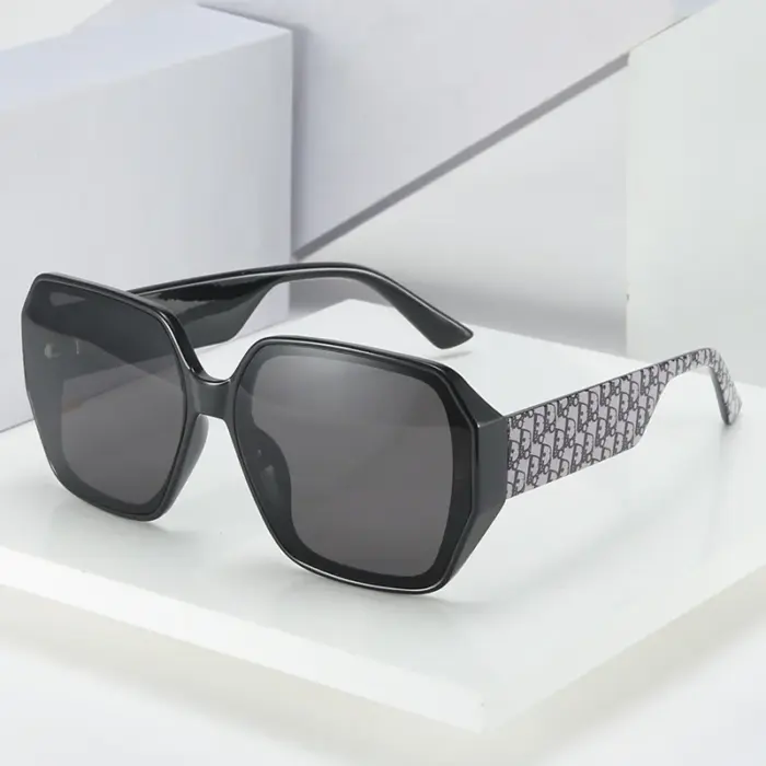 Trendy Square Frame Sunglasses For Women - Image 2