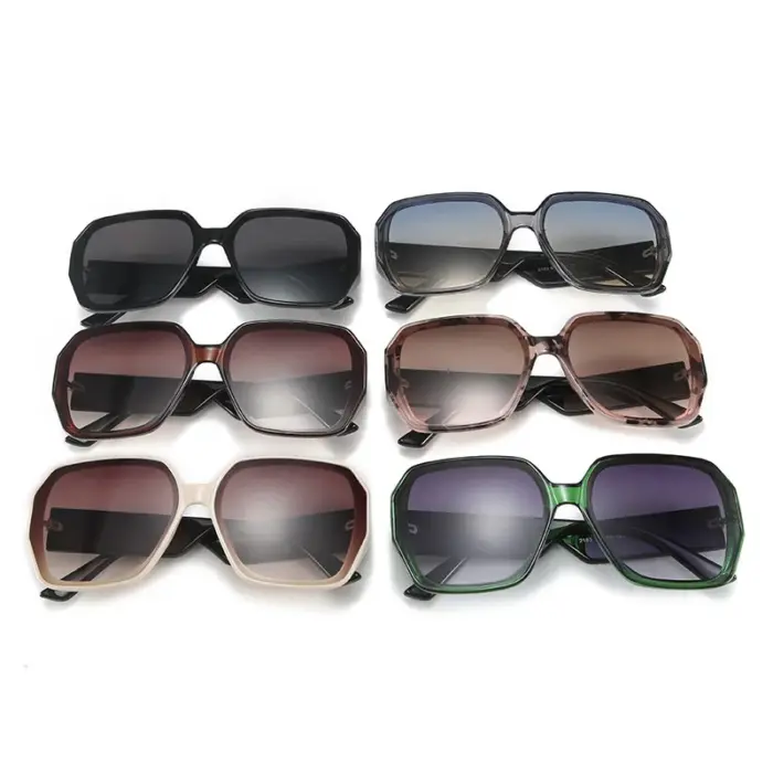 Trendy Square Frame Sunglasses For Women - Image 3