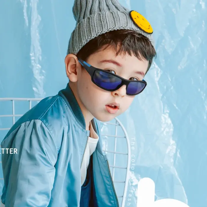 Sport Mirror Sunglasses With Case For Kids - Image 1