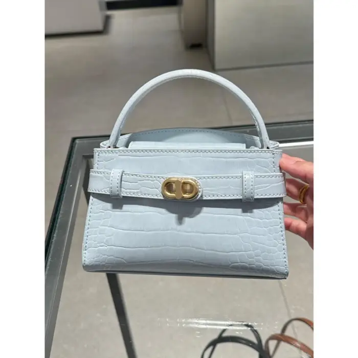 Classic Handbags For Women - Image 1