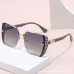 Vintage Oversized Sunglasses For Women - Image 3