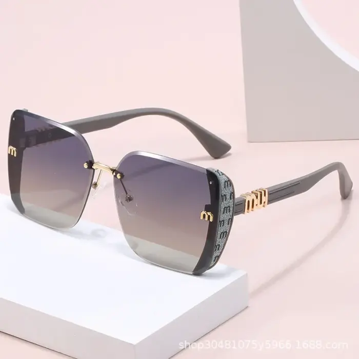 Vintage Oversized Sunglasses For Women - Image 3